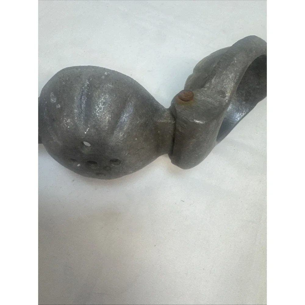 Vintage Metal Fruit Juicer / Hand Press / Lemon Squeezer